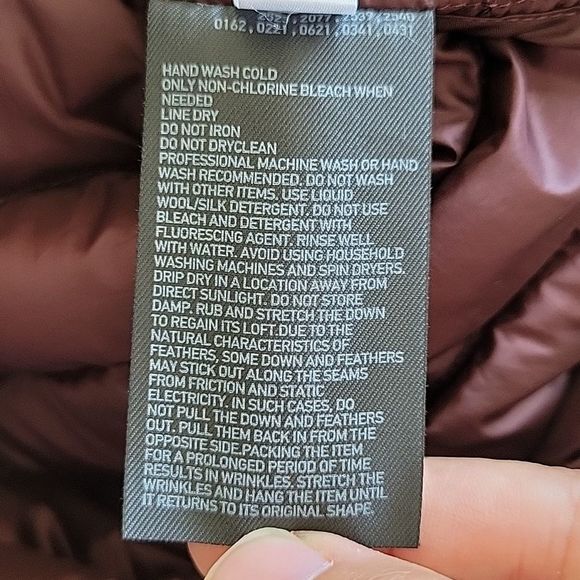 UNIQLO Purple Down Puffer Vest size XS Warm Lightweight Zipper Pockets - Picture 12 of 15